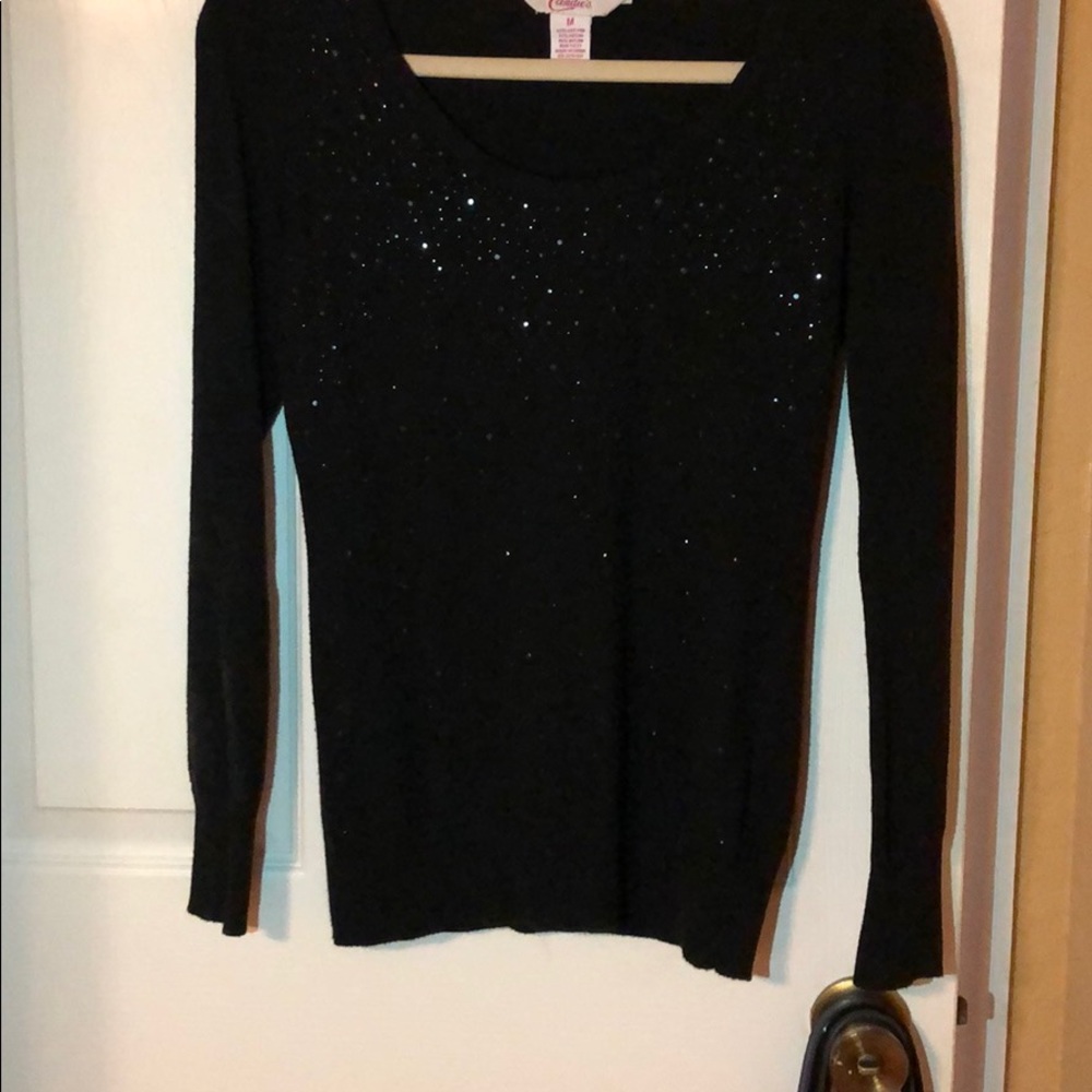 Black long sleeve scoop neck with black bedding